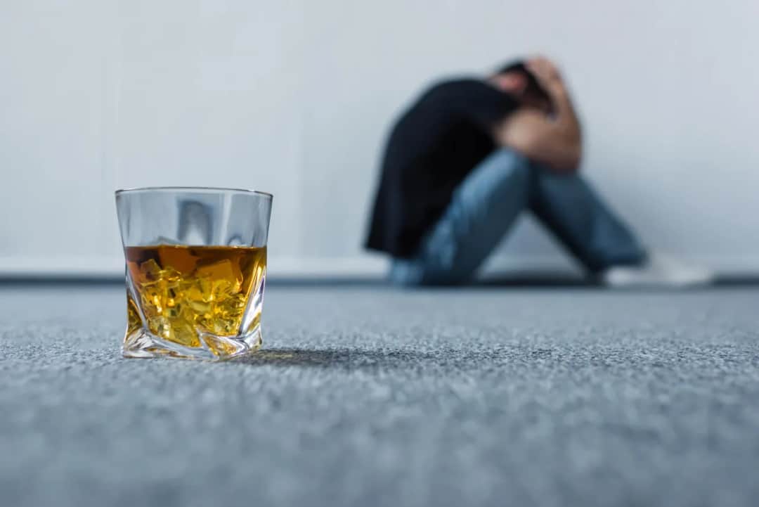 Alkoholizm to choroba psychiczna? Zrozum, jak niszczy mózg i psychikę